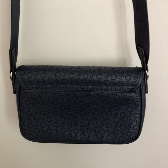 NWOT GUESS Navy Blue Adjustable Crossbody Handbag Logo Print Small/Medium Size - Picture 4 of 10